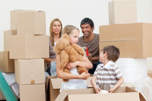 Choosing the right box size and strength for safe packing